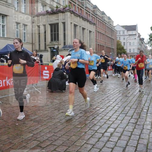 13.09.2026 - Kiel Lauf Yannick Fuchs http://msf.ph/oto/10419721 13.09.2026 10:52:04 Ziel 23, 171, 825, 1027, 1364, 1365, 1869, 2438, 2484, 2806, 3529, 3644, 4385, 4977, 5157, 5317, 5321, 5994, 6069, 6714, 7338, 7447, 7464, 7647, 8292, 8319, 9221, 9267, 10071, 10166, 10598, 10637, 10802, 10992, 11308, 11380, 11500, 11915, 101, 201, 310, 826, 1231, 1568, 1591, 1600, 1754, 1804, 1890, 2035, 2393, 2404, 2468, 2470, 2519, 2566, 2690, 2783, 3013, 3440, 3956, 4084, 4175, 4476, 4613, 4646, 4887, 4939, 5174, 5441, 5735, 6177, 6367, 6928, 8373 meine-sportfotos.de