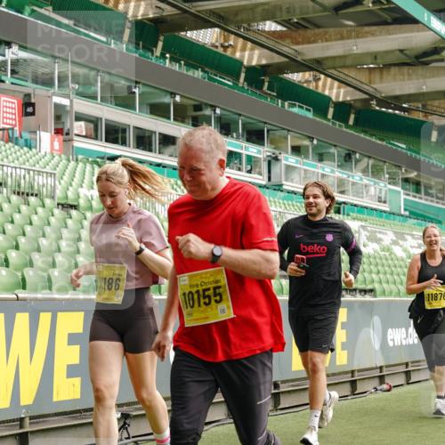 13.09.2026 - 21. swb-Marathon Bremen Michael Burmester http://msf.ph/oto/10419730 13.09.2026 10:43:47 Laufen im Stadion 10002, 10004, 10005, 10176, 10191, 10192, 10271, 10295, 10303, 10325, 10330, 10335, 10361, 10362, 10402, 10459, 10474, 10491, 10513, 10557, 10572, 10605, 10606, 10629, 10665, 10752, 10756, 10773, 10779, 10784, 10805, 10854, 10880, 10882, 10899, 10900, 10997, 10999, 11026, 11027, 11041, 11078, 11140, 11173, 11217, 11233, 11264, 11274, 11307, 11333, 11337, 11355, 11385, 11408, 11448, 11456, 11461, 11482, 11629, 11943, 12334 meine-sportfotos.de
