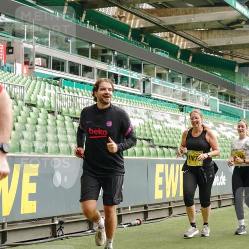 13.09.2026 - 21. swb-Marathon Bremen Michael Burmester http://msf.ph/oto/10419748 13.09.2026 10:43:48 Laufen im Stadion 10002, 10004, 10005, 10176, 10191, 10192, 10271, 10295, 10303, 10325, 10330, 10335, 10361, 10362, 10402, 10459, 10474, 10491, 10513, 10557, 10572, 10605, 10606, 10629, 10665, 10752, 10756, 10773, 10779, 10784, 10805, 10880, 10882, 10899, 10900, 10997, 10999, 11026, 11027, 11041, 11078, 11140, 11173, 11217, 11233, 11264, 11274, 11307, 11333, 11337, 11355, 11385, 11408, 11448, 11456, 11461, 11482, 11629, 11943, 12311, 12334 meine-sportfotos.de