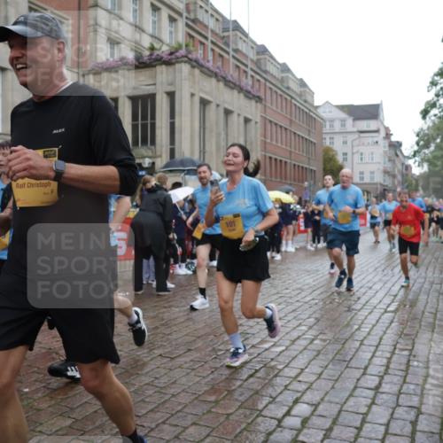 13.09.2026 - Kiel Lauf Yannick Fuchs http://msf.ph/oto/10419764 13.09.2026 10:52:08 Ziel 171, 825, 1027, 1364, 1365, 1811, 1869, 2438, 2484, 2806, 2991, 3280, 3435, 3529, 3644, 4008, 4385, 4577, 4957, 4977, 5321, 5359, 5994, 6069, 7053, 7447, 7464, 7647, 8051, 8292, 9221, 9267, 9624, 10071, 10540, 10598, 10637, 10755, 10802, 10811, 10992, 11308, 11380, 11915, 23, 101, 201, 310, 825, 826, 1231, 1568, 1591, 1600, 1754, 1890, 2393, 2404, 2468, 2470, 2566, 2690, 2783, 3013, 3440, 3956, 4084, 4175, 4476, 4613, 4887, 5174, 5441, 6177, 6367 meine-sportfotos.de