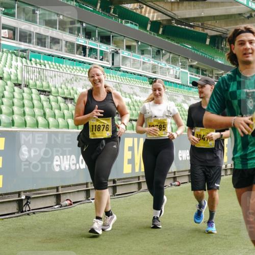 13.09.2026 - 21. swb-Marathon Bremen Michael Burmester http://msf.ph/oto/10419802 13.09.2026 10:43:49 Laufen im Stadion 10002, 10004, 10005, 10176, 10191, 10192, 10271, 10295, 10303, 10325, 10330, 10335, 10361, 10362, 10402, 10459, 10474, 10491, 10513, 10557, 10572, 10605, 10606, 10629, 10665, 10752, 10756, 10773, 10779, 10784, 10805, 10880, 10882, 10899, 10900, 10997, 10999, 11026, 11041, 11078, 11140, 11173, 11217, 11233, 11264, 11274, 11307, 11333, 11337, 11355, 11385, 11408, 11448, 11456, 11461, 11482, 11629, 11943, 12311, 12334 meine-sportfotos.de