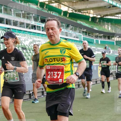 13.09.2026 - 21. swb-Marathon Bremen Michael Burmester http://msf.ph/oto/10419841 13.09.2026 13:21:14 Laufen im Stadion 128, 258, 351, 423, 441, 464, 601, 620, 704, 782, 851, 1060, 1066, 1094, 1129, 1158, 1177, 1316, 1344, 1409, 1417, 1439, 1446, 1518, 1676, 1697, 1729, 1756, 1808, 1815, 1846, 2010, 2028, 2064, 2139, 2201, 2258, 2278, 2349, 2394, 2395, 2414, 2417, 2437, 2501, 2519, 2533, 2551, 2588, 2652, 2694, 2695, 2736, 2756, 2793, 2828, 2886, 2954, 2964, 2995, 3004, 3010, 3017, 3018, 3022, 3034, 3035, 3036, 3037, 3059, 3070, 3074, 3102, 3139, 3144, 3225, 3264, 3310 meine-sportfotos.de