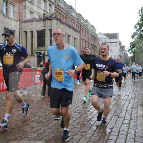 13.09.2026 - Kiel Lauf Yannick Fuchs http://msf.ph/oto/10419953 13.09.2026 10:52:27 Ziel 90, 475, 626, 1471, 1472, 1473, 1526, 1527, 1531, 1658, 1802, 2293, 2442, 2544, 3343, 3582, 3630, 3925, 5126, 5433, 5442, 5723, 6388, 6405, 6493, 7088, 7196, 7603, 7621, 8205, 8316, 8734, 8855, 8908, 9024, 9025, 9711, 10035, 10126, 10320, 10715, 10786, 10887, 11082, 11535, 11555, 11622, 11658, 11661, 11875, 11913, 12289, 12431, 23, 171, 777, 825, 1027, 1364, 1365, 1591, 1811, 1869, 2438, 2484, 2806, 2991, 3280, 3435, 3529, 3644, 3881, 4008, 4385 meine-sportfotos.de