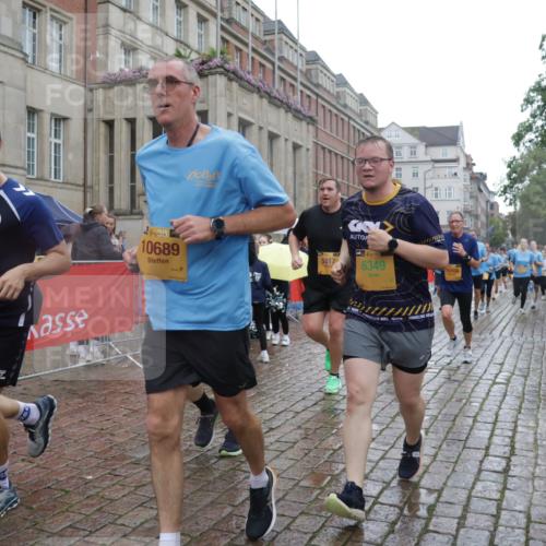 13.09.2026 - Kiel Lauf Yannick Fuchs http://msf.ph/oto/10419960 13.09.2026 10:52:27 Ziel 90, 475, 626, 1471, 1472, 1473, 1526, 1527, 1531, 1658, 1802, 2293, 2442, 2544, 3343, 3582, 3630, 3925, 5126, 5433, 5442, 5723, 6388, 6405, 6493, 7088, 7196, 7603, 7621, 8205, 8316, 8734, 8855, 8908, 9024, 9025, 9711, 10035, 10126, 10320, 10715, 10786, 10887, 11082, 11535, 11555, 11622, 11658, 11661, 11875, 11913, 12289, 12431, 23, 171, 777, 825, 1027, 1364, 1365, 1591, 1811, 1869, 2438, 2484, 2806, 2991, 3280, 3435, 3529, 3644, 3881, 4008, 4385 meine-sportfotos.de