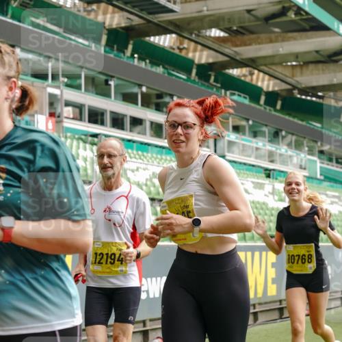 13.09.2026 - 21. swb-Marathon Bremen Michael Burmester http://msf.ph/oto/10419974 13.09.2026 10:43:56 Laufen im Stadion 10002, 10004, 10005, 10176, 10191, 10192, 10271, 10295, 10303, 10325, 10335, 10361, 10362, 10402, 10459, 10474, 10491, 10513, 10557, 10572, 10605, 10606, 10629, 10752, 10756, 10773, 10779, 10784, 10805, 10880, 10882, 10899, 10900, 10997, 10999, 11026, 11041, 11173, 11217, 11233, 11264, 11274, 11307, 11333, 11337, 11355, 11385, 11408, 11448, 11456, 11461, 11482, 11629, 11943, 12311, 12334 meine-sportfotos.de