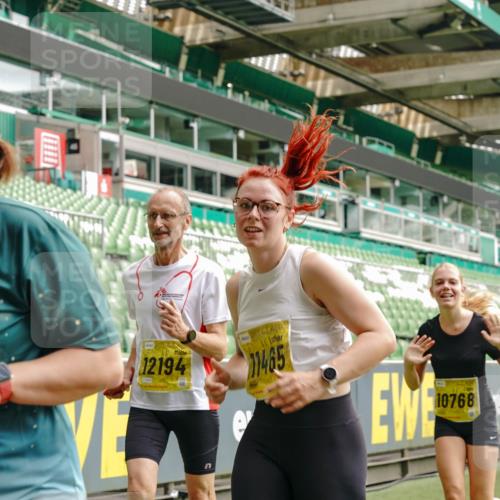 13.09.2026 - 21. swb-Marathon Bremen Michael Burmester http://msf.ph/oto/10419984 13.09.2026 10:43:56 Laufen im Stadion 10002, 10004, 10005, 10176, 10191, 10192, 10271, 10295, 10303, 10325, 10335, 10361, 10362, 10402, 10459, 10474, 10491, 10513, 10557, 10572, 10605, 10606, 10629, 10752, 10756, 10773, 10779, 10784, 10805, 10880, 10882, 10899, 10900, 10997, 10999, 11026, 11041, 11173, 11217, 11233, 11264, 11274, 11307, 11333, 11337, 11355, 11385, 11408, 11448, 11456, 11461, 11482, 11629, 11943, 12311, 12334 meine-sportfotos.de
