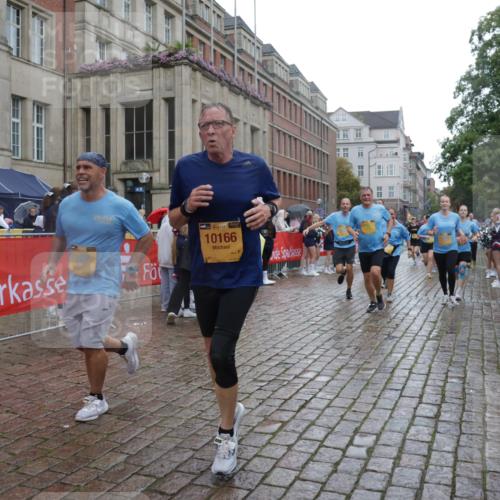 13.09.2026 - Kiel Lauf Yannick Fuchs http://msf.ph/oto/10419992 13.09.2026 10:52:29 Ziel 90, 475, 626, 1471, 1472, 1473, 1526, 1527, 1531, 1658, 1802, 2293, 2442, 3343, 3582, 3630, 3778, 3925, 5126, 5433, 5442, 5723, 6388, 6405, 6493, 7060, 7088, 7196, 7603, 7621, 8100, 8205, 8316, 8734, 8855, 8908, 9024, 9025, 9414, 9711, 10126, 10320, 10715, 10786, 10887, 11082, 11359, 11535, 11555, 11622, 11658, 11661, 11875, 11913, 12289, 12431, 23, 171, 777, 825, 1027, 1364, 1365, 1811, 1869, 2438, 2484, 2544, 2806, 2991, 3280, 3435, 3529, 3630, 3644, 3881, 4008, 4385 meine-sportfotos.de