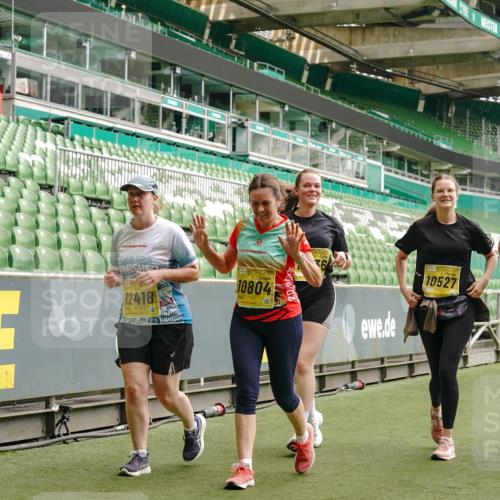 13.09.2026 - 21. swb-Marathon Bremen Michael Burmester http://msf.ph/oto/10420074 13.09.2026 10:43:59 Laufen im Stadion 10002, 10004, 10005, 10176, 10191, 10192, 10271, 10295, 10303, 10325, 10335, 10361, 10362, 10402, 10459, 10474, 10491, 10513, 10557, 10572, 10605, 10606, 10629, 10756, 10773, 10779, 10784, 10805, 10880, 10882, 10899, 10900, 10997, 10999, 11173, 11217, 11233, 11264, 11274, 11307, 11333, 11337, 11355, 11385, 11408, 11448, 11456, 11461, 11482, 11629, 11943, 12311, 12321, 12334 meine-sportfotos.de