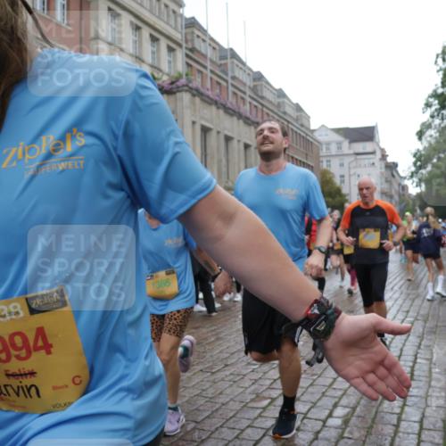 13.09.2026 - Kiel Lauf Yannick Fuchs http://msf.ph/oto/10420122 13.09.2026 10:52:36 Ziel 90, 172, 626, 1471, 1472, 1473, 1474, 1531, 1837, 2293, 2442, 2735, 3054, 3582, 3778, 3853, 3925, 4485, 5433, 5723, 6388, 6405, 7060, 7088, 7154, 7196, 7603, 7621, 8100, 8205, 8316, 8615, 8734, 9024, 9025, 9414, 9711, 9886, 10786, 11359, 11459, 11555, 11622, 11658, 11661, 11913, 475, 777, 1027, 1364, 1365, 1526, 1527, 1658, 1802, 1811, 1869, 2438, 2484, 2544, 2806, 2991, 3280, 3343, 3435, 3529, 3630, 3881, 4008, 154, 1083, 1426, 1486, 1550, 3059, 3431, 5329, 5710 meine-sportfotos.de