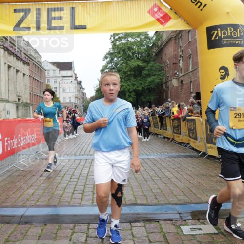 13.09.2026 - Kiel Lauf Yannick Fuchs http://msf.ph/oto/10420217 13.09.2026 09:42:07 Ziel 570, 699, 772, 792, 2910, 3357, 3801, 5011, 5276, 5336, 6599, 6620, 7687, 8476, 12723, 402, 772, 3143, 3175, 4315, 4533, 4704, 5107, 6649, 6687, 6739, 7238, 8588, 8829, 9050, 9224, 9771, 11907, 12175, 133, 445, 2914, 2955, 2977, 3676, 5105, 5559, 5774, 6099, 6797, 10938, 11793, 4068, 4315, 9771, 11106 meine-sportfotos.de
