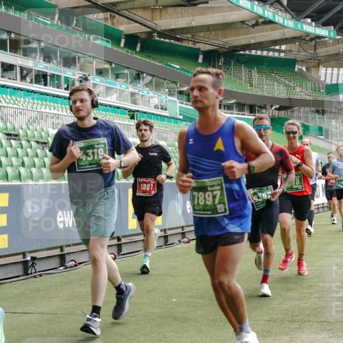 13.09.2026 - 21. swb-Marathon Bremen Michael Burmester http://msf.ph/oto/10420228 13.09.2026 12:58:42 Laufen im Stadion 141, 148, 191, 226, 232, 334, 511, 672, 745, 776, 789, 790, 909, 972, 1010, 1080, 1119, 1166, 1191, 1199, 1254, 1281, 1516, 1535, 1642, 1647, 1752, 1881, 1931, 1933, 2046, 2210, 2289, 2324, 2343, 2367, 2371, 2397, 2402, 2423, 2425, 2577, 2771, 2807, 2827, 2885, 2899, 2903, 2904, 2953, 2979, 3015, 3021, 3051, 3098, 3120, 3124, 3138, 3148, 3182, 3186, 3190, 3233, 3319, 3338, 3435, 3516, 3531, 3534, 3560, 3652, 3655, 3685, 3690, 3695, 3866, 3933, 3934, 3939, 4101, 4319, 205 meine-sportfotos.de