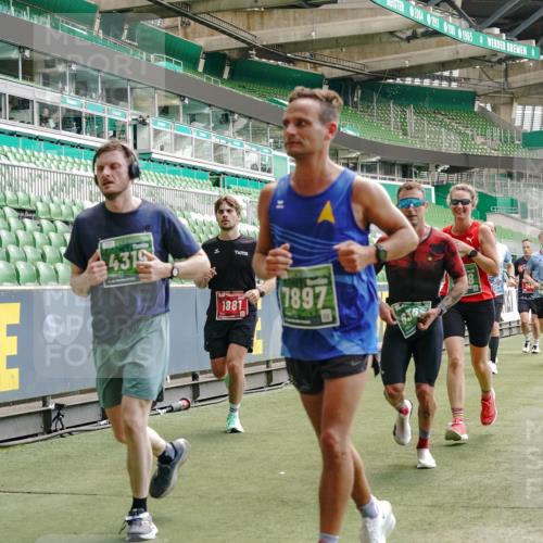 13.09.2026 - 21. swb-Marathon Bremen Michael Burmester http://msf.ph/oto/10420236 13.09.2026 12:58:42 Laufen im Stadion 141, 148, 191, 226, 232, 334, 511, 672, 745, 776, 789, 790, 909, 972, 1010, 1080, 1119, 1166, 1191, 1199, 1254, 1281, 1516, 1535, 1642, 1647, 1752, 1881, 1931, 1933, 2046, 2210, 2289, 2324, 2343, 2367, 2371, 2397, 2402, 2423, 2425, 2577, 2771, 2807, 2827, 2885, 2899, 2903, 2904, 2953, 2979, 3015, 3021, 3051, 3098, 3120, 3124, 3138, 3148, 3182, 3186, 3190, 3233, 3319, 3338, 3435, 3516, 3531, 3534, 3560, 3652, 3655, 3685, 3690, 3695, 3866, 3933, 3934, 3939, 4101, 4319, 205 meine-sportfotos.de
