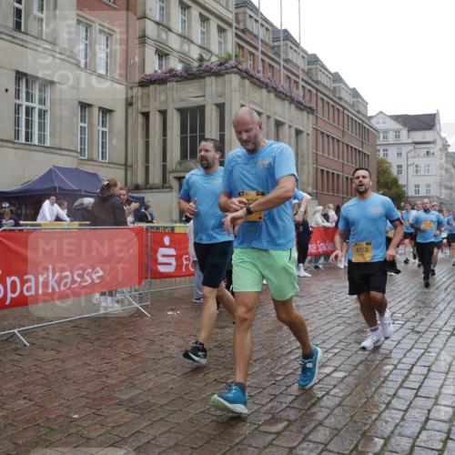 13.09.2026 - Kiel Lauf Yannick Fuchs http://msf.ph/oto/10420356 13.09.2026 10:52:50 Ziel 154, 158, 398, 1083, 1426, 1433, 1535, 1550, 1634, 1812, 2069, 2089, 3050, 3059, 3431, 3452, 3514, 3875, 4100, 4570, 5329, 5710, 5838, 6201, 7017, 7154, 7230, 7883, 8580, 8935, 8978, 9831, 10594, 11048, 11096, 11204, 11459, 11496, 12213, 90, 172, 475, 626, 777, 1471, 1472, 1473, 1474, 1526, 1527, 1531, 1658, 1802, 1837, 2293, 2442, 2544, 2735, 3054, 3343, 3582, 3630, 3778, 3853, 1071, 1486, 3587, 3657, 5642, 5643, 6015, 7139, 10755 meine-sportfotos.de