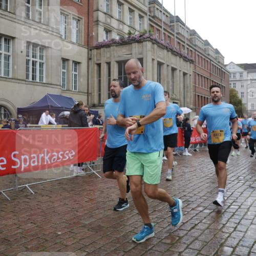 13.09.2026 - Kiel Lauf Yannick Fuchs http://msf.ph/oto/10420361 13.09.2026 10:52:50 Ziel 154, 158, 398, 1083, 1426, 1433, 1535, 1550, 1634, 1812, 2069, 2089, 3050, 3059, 3431, 3452, 3514, 3875, 4100, 4570, 5329, 5710, 5838, 6201, 7017, 7154, 7230, 7883, 8580, 8935, 8978, 9831, 10594, 11048, 11096, 11204, 11459, 11496, 12213, 90, 172, 475, 626, 777, 1471, 1472, 1473, 1474, 1526, 1527, 1531, 1658, 1802, 1837, 2293, 2442, 2544, 2735, 3054, 3343, 3582, 3630, 3778, 3853, 1071, 1486, 3587, 3657, 5642, 5643, 6015, 7139, 10755 meine-sportfotos.de