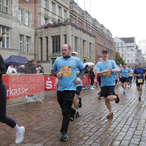 13.09.2026 - Kiel Lauf Yannick Fuchs http://msf.ph/oto/10420405 13.09.2026 10:52:53 Ziel 154, 158, 398, 1083, 1426, 1433, 1486, 1535, 1550, 1634, 1812, 2069, 3050, 3059, 3431, 3452, 3514, 3657, 3875, 4100, 4570, 5329, 5710, 5838, 6161, 6201, 6777, 7017, 7230, 7596, 7883, 8516, 8580, 8863, 8905, 8935, 8978, 9126, 9166, 9831, 10594, 11048, 11096, 11204, 11282, 11496, 12213, 90, 172, 398, 475, 626, 1471, 1472, 1473, 1474, 1526, 1527, 1531, 1658, 1802, 1812, 1837, 2089, 2293, 2442, 2544, 2735, 3054, 3343, 3582, 3630, 3778, 3853, 1071, 3587, 5642, 5643, 6015, 7139 meine-sportfotos.de