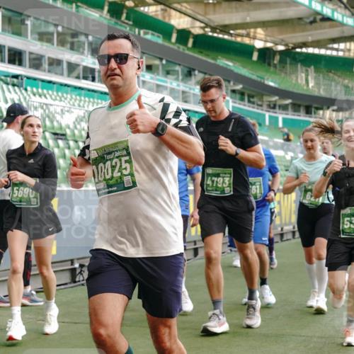 13.09.2026 - 21. swb-Marathon Bremen Michael Burmester http://msf.ph/oto/10420471 13.09.2026 13:21:36 Laufen im Stadion 128, 258, 343, 351, 423, 441, 601, 620, 704, 782, 851, 1060, 1094, 1129, 1158, 1177, 1316, 1344, 1409, 1417, 1439, 1446, 1518, 1657, 1669, 1676, 1697, 1729, 1808, 1846, 2010, 2064, 2139, 2201, 2258, 2278, 2290, 2349, 2394, 2395, 2414, 2417, 2437, 2501, 2519, 2551, 2588, 2619, 2632, 2652, 2660, 2685, 2711, 2736, 2793, 2828, 2886, 2954, 2964, 2995, 3004, 3010, 3017, 3018, 3022, 3034, 3035, 3036, 3037, 3070, 3074, 3102, 3139, 3144, 3225, 3264, 3351, 3682, 3784 meine-sportfotos.de