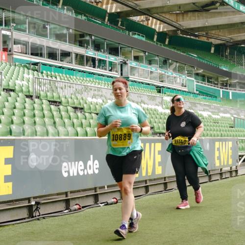 13.09.2026 - 21. swb-Marathon Bremen Michael Burmester http://msf.ph/oto/10420535 13.09.2026 10:44:18 Laufen im Stadion 10002, 10004, 10005, 10176, 10191, 10192, 10271, 10295, 10325, 10335, 10402, 10459, 10474, 10513, 10572, 10605, 10606, 10629, 10679, 10713, 10756, 10779, 10882, 10899, 10900, 10997, 10999, 11081, 11217, 11233, 11264, 11274, 11307, 11333, 11337, 11355, 11385, 11408, 11448, 11456, 11461, 11482, 11495, 11629, 11808, 11932, 11943, 12151, 12226, 12311, 12321, 12334 meine-sportfotos.de