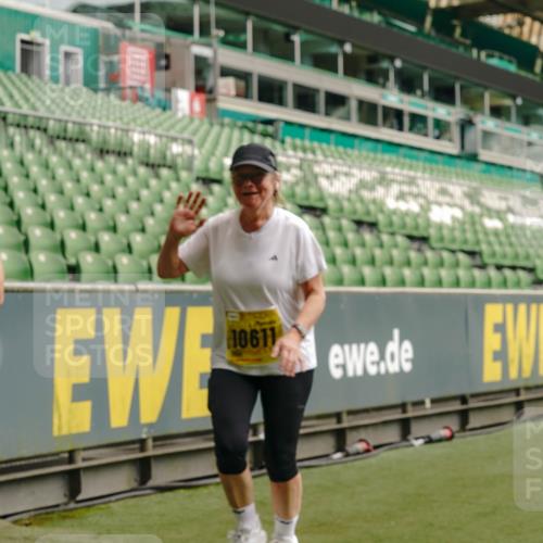 13.09.2026 - 21. swb-Marathon Bremen Michael Burmester http://msf.ph/oto/10420777 13.09.2026 10:44:26 Laufen im Stadion 10002, 10004, 10005, 10176, 10191, 10192, 10271, 10295, 10325, 10335, 10344, 10402, 10459, 10474, 10513, 10568, 10605, 10606, 10629, 10679, 10713, 10756, 10779, 10882, 10899, 10900, 10979, 10997, 10999, 11081, 11217, 11233, 11264, 11274, 11307, 11333, 11337, 11355, 11385, 11408, 11448, 11456, 11461, 11482, 11495, 11629, 11808, 11932, 11943, 12057, 12151, 12224, 12226, 12311, 12321, 12334 meine-sportfotos.de
