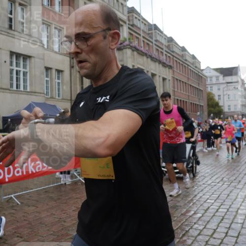 13.09.2026 - Kiel Lauf Yannick Fuchs http://msf.ph/oto/10420795 13.09.2026 10:53:14 Ziel 373, 2174, 2336, 2859, 3104, 3153, 3500, 4196, 5691, 5924, 6055, 6104, 6181, 6374, 7869, 8422, 8483, 8518, 10276, 10367, 11074, 11097, 11253, 11919, 12217, 12405, 12844, 127, 154, 158, 172, 398, 1071, 1083, 1426, 1433, 1486, 1535, 1550, 1634, 1812, 2069, 2089, 2735, 3050, 3054, 3059, 3173, 3431, 3452, 3514, 3587, 3657, 3875, 4570, 5329, 5642, 5643, 5710, 5838, 6015, 6161, 6201, 6695, 6777, 7017, 7139, 7596, 7883, 8516, 8580, 8863, 8905, 8935, 9749, 10721, 11074, 1199, 172 meine-sportfotos.de