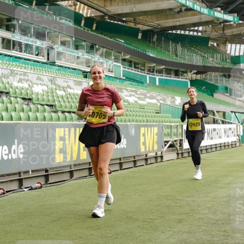 13.09.2026 - 21. swb-Marathon Bremen Michael Burmester http://msf.ph/oto/10420830 13.09.2026 10:44:30 Laufen im Stadion 10002, 10004, 10005, 10176, 10191, 10192, 10194, 10271, 10295, 10325, 10335, 10344, 10402, 10459, 10474, 10513, 10568, 10600, 10605, 10606, 10629, 10679, 10713, 10756, 10779, 10882, 10899, 10900, 10979, 10997, 10999, 11081, 11217, 11233, 11264, 11307, 11333, 11337, 11355, 11385, 11408, 11448, 11456, 11461, 11482, 11495, 11629, 11808, 11932, 11943, 12057, 12089, 12151, 12224, 12226, 12311, 12321, 12334 meine-sportfotos.de