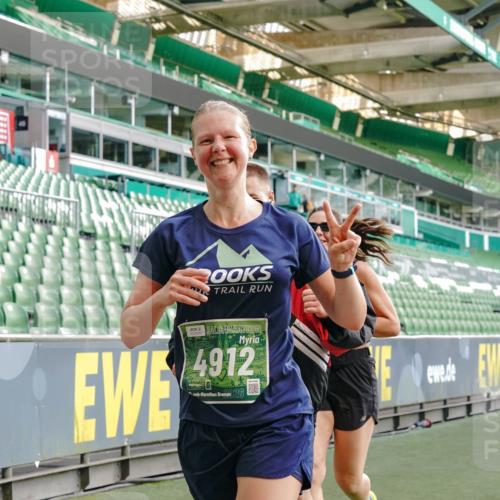 13.09.2026 - 21. swb-Marathon Bremen Michael Burmester http://msf.ph/oto/10420848 13.09.2026 13:21:50 Laufen im Stadion 128, 211, 258, 343, 351, 423, 441, 571, 601, 620, 704, 782, 851, 1060, 1094, 1157, 1158, 1177, 1259, 1316, 1344, 1417, 1439, 1518, 1657, 1669, 1676, 1729, 1808, 1846, 1883, 2064, 2139, 2201, 2258, 2278, 2290, 2394, 2395, 2414, 2417, 2437, 2519, 2551, 2588, 2619, 2632, 2652, 2660, 2685, 2711, 2736, 2793, 2828, 2886, 2954, 2964, 2995, 3004, 3010, 3017, 3018, 3022, 3034, 3035, 3036, 3070, 3074, 3102, 3144, 3225, 3351, 3682, 3784, 4020, 4431, 4584, 1506 meine-sportfotos.de