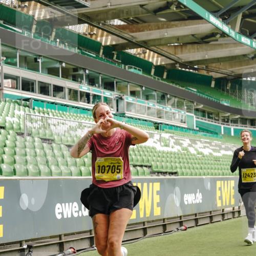 13.09.2026 - 21. swb-Marathon Bremen Michael Burmester http://msf.ph/oto/10420852 13.09.2026 10:44:31 Laufen im Stadion 10002, 10004, 10005, 10176, 10191, 10192, 10194, 10271, 10295, 10325, 10335, 10344, 10402, 10459, 10474, 10513, 10568, 10600, 10605, 10606, 10629, 10679, 10713, 10756, 10779, 10882, 10899, 10900, 10979, 10997, 10999, 11081, 11217, 11233, 11264, 11307, 11333, 11337, 11355, 11385, 11408, 11448, 11456, 11461, 11482, 11495, 11629, 11808, 11932, 11943, 12057, 12089, 12151, 12224, 12226, 12311, 12321, 12334 meine-sportfotos.de