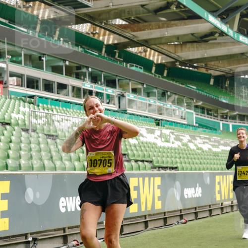 13.09.2026 - 21. swb-Marathon Bremen Michael Burmester http://msf.ph/oto/10420863 13.09.2026 10:44:31 Laufen im Stadion 10002, 10004, 10005, 10176, 10191, 10192, 10194, 10271, 10295, 10325, 10335, 10344, 10402, 10459, 10474, 10513, 10568, 10600, 10605, 10606, 10629, 10679, 10713, 10756, 10779, 10882, 10899, 10900, 10979, 10997, 10999, 11081, 11217, 11233, 11264, 11307, 11333, 11337, 11355, 11385, 11408, 11448, 11456, 11461, 11482, 11495, 11629, 11808, 11932, 11943, 12057, 12089, 12151, 12224, 12226, 12311, 12321, 12334 meine-sportfotos.de