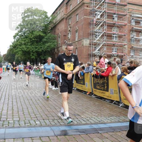 13.09.2026 - Kiel Lauf Yannick Fuchs http://msf.ph/oto/10420906 13.09.2026 09:42:48 Ziel 142, 762, 3827, 3849, 4322, 8532, 8870, 9311, 9519, 9592, 9629, 11721, 12678, 133, 445, 771, 1045, 1777, 2608, 2914, 2955, 2977, 3676, 4548, 5105, 5559, 5774, 6075, 6099, 6213, 6423, 6542, 6797, 6913, 9706, 10938, 11793, 12190, 1040, 1213, 3041, 3850, 5530, 7874, 8191, 9354, 11753, 12259, 570, 792, 3357, 5011, 5105, 5276, 5336, 5774, 6620, 7687, 8476, 11793, 12723 meine-sportfotos.de