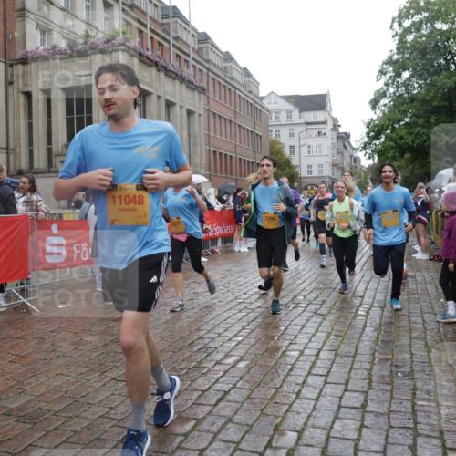 13.09.2026 - Kiel Lauf Yannick Fuchs http://msf.ph/oto/10420934 13.09.2026 10:53:23 Ziel 168, 207, 373, 1757, 2174, 2336, 2859, 4005, 4196, 5691, 6181, 6543, 6821, 7365, 7649, 8422, 10276, 10367, 11097, 11253, 11556, 12380, 12513, 127, 154, 1071, 1083, 1426, 1486, 1550, 3059, 3104, 3153, 3173, 3431, 3500, 3514, 3587, 3657, 3875, 4196, 4570, 5329, 5642, 5643, 5710, 5838, 5924, 6015, 6055, 6104, 6161, 6201, 6374, 6695, 6777, 7017, 7139, 7596, 7869, 7883, 8483, 8516, 8518, 8580, 8863, 8905, 8935, 9749, 10721, 11074, 1199 meine-sportfotos.de