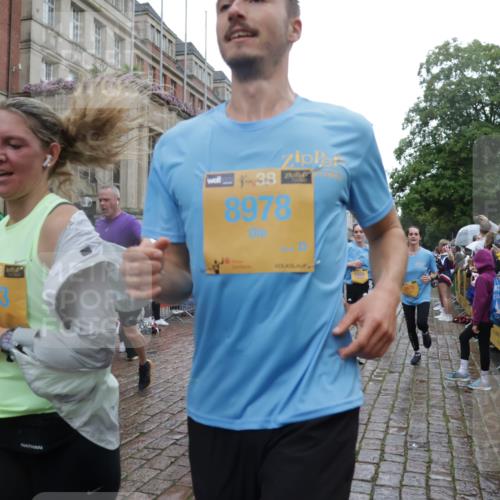 13.09.2026 - Kiel Lauf Yannick Fuchs http://msf.ph/oto/10420964 13.09.2026 10:53:25 Ziel 168, 207, 373, 1757, 2174, 2336, 2859, 4005, 5285, 5691, 5766, 5769, 5788, 6543, 6821, 7365, 7649, 10276, 10367, 11166, 11253, 11556, 12380, 12513, 127, 154, 373, 1071, 1083, 1426, 1486, 1550, 3059, 3104, 3153, 3173, 3431, 3500, 3587, 3657, 3875, 4196, 4570, 5329, 5642, 5643, 5691, 5710, 5838, 5924, 6015, 6055, 6104, 6161, 6181, 6374, 6695, 6777, 7139, 7596, 7869, 7883, 8422, 8483, 8516, 8518, 8580, 8863, 8905, 8935, 9749, 10721, 11074, 11097, 1199 meine-sportfotos.de