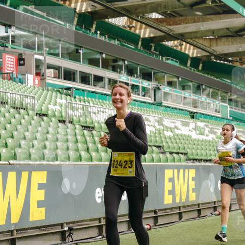 13.09.2026 - 21. swb-Marathon Bremen Michael Burmester http://msf.ph/oto/10420973 13.09.2026 10:44:33 Laufen im Stadion 10004, 10005, 10137, 10176, 10191, 10192, 10194, 10271, 10295, 10325, 10335, 10344, 10402, 10459, 10474, 10513, 10568, 10600, 10605, 10606, 10629, 10679, 10713, 10756, 10779, 10882, 10899, 10900, 10979, 10997, 10999, 11081, 11200, 11217, 11233, 11264, 11307, 11333, 11337, 11355, 11385, 11408, 11448, 11456, 11461, 11482, 11495, 11629, 11808, 11932, 11943, 12057, 12089, 12151, 12224, 12226, 12311, 12321, 12334, 12539 meine-sportfotos.de