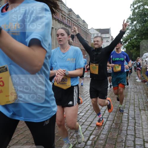 13.09.2026 - Kiel Lauf Yannick Fuchs http://msf.ph/oto/10420993 13.09.2026 10:53:27 Ziel 168, 207, 1757, 2336, 2692, 2859, 3498, 4005, 4657, 5285, 5766, 5769, 5788, 6543, 6821, 7021, 7132, 7365, 7649, 10276, 11166, 11253, 11537, 11556, 12380, 12513, 127, 154, 373, 1071, 1083, 1426, 1486, 1550, 2174, 2336, 3059, 3104, 3153, 3173, 3431, 3500, 3587, 3657, 3875, 4196, 5329, 5642, 5643, 5691, 5710, 5838, 5924, 6015, 6055, 6104, 6161, 6181, 6374, 6695, 6777, 7139, 7596, 7869, 8422, 8483, 8516, 8518, 8580, 8863, 8905, 8935, 9749, 10367, 10721, 11074, 11097, 1199 meine-sportfotos.de