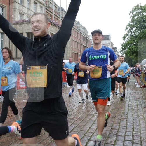 13.09.2026 - Kiel Lauf Yannick Fuchs http://msf.ph/oto/10421007 13.09.2026 10:53:27 Ziel 168, 207, 1757, 2336, 2692, 2859, 3498, 4005, 4657, 5285, 5766, 5769, 5788, 6543, 6821, 7021, 7132, 7365, 7649, 10276, 11166, 11253, 11537, 11556, 12380, 12513, 127, 154, 373, 1071, 1083, 1426, 1486, 1550, 2174, 2336, 3059, 3104, 3153, 3173, 3431, 3500, 3587, 3657, 3875, 4196, 5329, 5642, 5643, 5691, 5710, 5838, 5924, 6015, 6055, 6104, 6161, 6181, 6374, 6695, 6777, 7139, 7596, 7869, 8422, 8483, 8516, 8518, 8580, 8863, 8905, 8935, 9749, 10367, 10721, 11074, 11097, 1199 meine-sportfotos.de