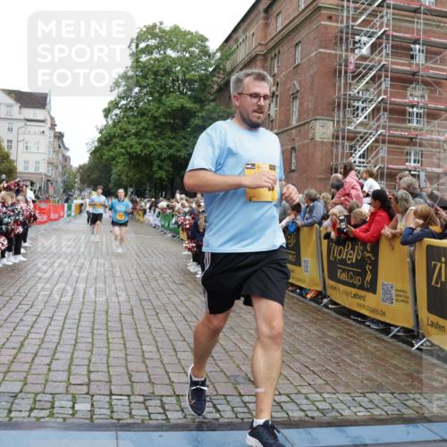 13.09.2026 - Kiel Lauf Yannick Fuchs http://msf.ph/oto/10421038 13.09.2026 09:42:58 Ziel 1040, 1213, 3849, 3850, 5530, 7874, 8191, 8870, 9311, 9629, 11721, 11753, 12678, 142, 445, 762, 771, 1045, 1777, 2608, 3827, 4322, 4548, 5559, 6075, 6099, 6213, 6423, 6542, 6913, 8532, 9519, 9592, 9706, 11721, 12190, 255, 623, 1508, 3041, 5929, 7099, 7532, 8808, 9354, 9933, 10047, 10118, 12259, 133, 2914, 2955, 2977, 3676, 5105, 6099, 6797, 10938, 11793 meine-sportfotos.de