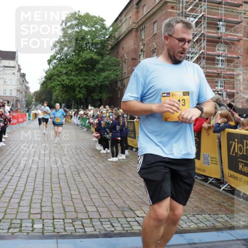 13.09.2026 - Kiel Lauf Yannick Fuchs http://msf.ph/oto/10421048 13.09.2026 09:42:58 Ziel 1040, 1213, 3849, 3850, 5530, 7874, 8191, 8870, 9311, 9629, 11721, 11753, 12678, 142, 445, 762, 771, 1045, 1777, 2608, 3827, 4322, 4548, 5559, 6075, 6099, 6213, 6423, 6542, 6913, 8532, 9519, 9592, 9706, 11721, 12190, 255, 623, 1508, 3041, 5929, 7099, 7532, 8808, 9354, 9933, 10047, 10118, 12259, 133, 2914, 2955, 2977, 3676, 5105, 6099, 6797, 10938, 11793 meine-sportfotos.de