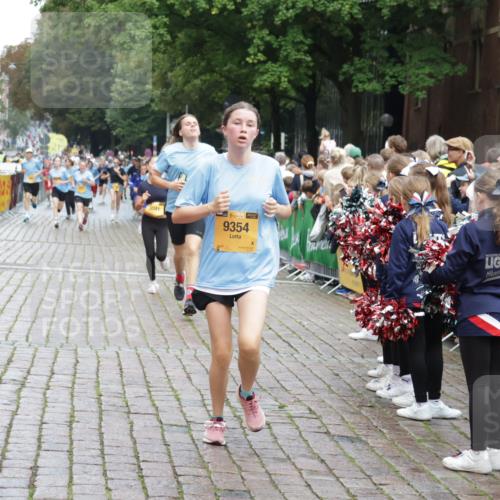 13.09.2026 - Kiel Lauf Yannick Fuchs http://msf.ph/oto/10421156 13.09.2026 09:43:06 Ziel 1040, 3041, 3850, 5530, 8191, 9354, 10047, 11753, 12259, 142, 762, 1045, 1213, 1777, 2608, 3827, 3849, 4322, 4548, 6075, 6213, 6423, 6913, 7874, 8532, 8870, 9311, 9519, 9592, 9629, 9706, 11721, 12678, 255, 623, 1508, 4256, 5929, 6377, 7099, 7532, 7857, 8066, 8808, 9933, 10118, 445, 771, 1045, 1777, 2608, 4548, 5559, 6075, 6099, 6213, 6423, 6542, 6913, 12190 meine-sportfotos.de