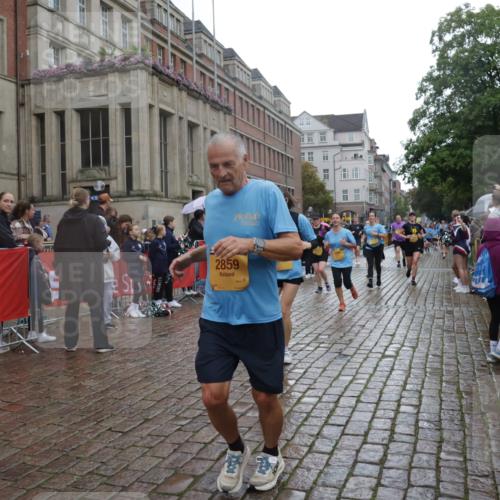13.09.2026 - Kiel Lauf Yannick Fuchs http://msf.ph/oto/10421208 13.09.2026 10:53:53 Ziel 1117, 1424, 2033, 2683, 2843, 3092, 3817, 3822, 3886, 3962, 4045, 4101, 4249, 4276, 4581, 4633, 4701, 4867, 5073, 5203, 5427, 5431, 5506, 5626, 5650, 5884, 6297, 6394, 6761, 7144, 7467, 7695, 8610, 8639, 9124, 9666, 9705, 10146, 10766, 11486, 11897, 12404, 168, 183, 207, 661, 1199, 1757, 2225, 2433, 2692, 2859, 3027, 3498, 3922, 3962, 4005, 4515, 4657, 5285, 5766, 5769, 5788, 6543, 6821, 7021, 7132, 7365, 7649, 10276, 11166, 11253, 11537, 11556, 12380, 243, 12844 meine-sportfotos.de