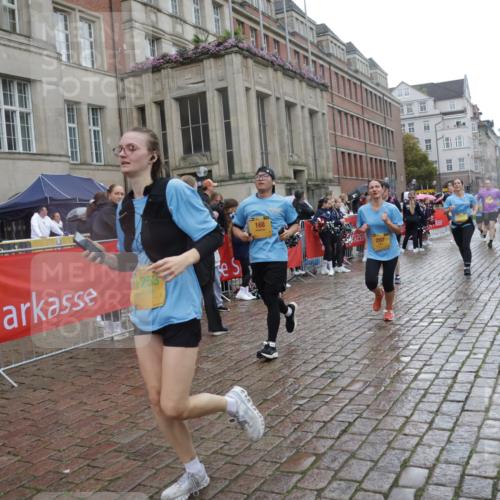 13.09.2026 - Kiel Lauf Yannick Fuchs http://msf.ph/oto/10421220 13.09.2026 10:53:54 Ziel 1117, 1424, 2033, 2683, 2843, 3092, 3817, 3822, 3886, 4045, 4101, 4249, 4276, 4581, 4633, 4701, 4867, 5073, 5203, 5427, 5431, 5506, 5626, 5650, 5675, 5678, 5884, 6297, 6394, 6761, 7144, 7467, 7518, 7695, 8610, 8639, 9124, 9666, 9705, 10146, 10766, 11486, 11897, 12404, 168, 183, 207, 661, 1199, 1424, 1757, 2225, 2433, 2692, 2859, 3027, 3498, 3922, 3962, 4005, 4515, 4633, 4657, 5285, 5766, 5769, 5788, 6543, 6821, 7021, 7132, 7365, 7649, 11166, 11253, 11537, 11556, 12380, 243 meine-sportfotos.de