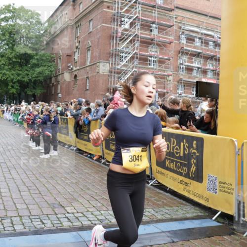 13.09.2026 - Kiel Lauf Yannick Fuchs http://msf.ph/oto/10421248 13.09.2026 09:43:11 Ziel 1040, 1508, 3041, 3850, 5929, 7099, 7532, 8808, 9354, 9933, 10047, 10118, 11753, 12259, 142, 762, 1040, 1213, 3827, 3849, 3850, 4322, 5530, 7874, 8191, 8532, 8870, 9311, 9519, 9592, 9629, 9706, 11721, 12678, 40, 255, 401, 623, 1857, 4256, 6377, 7857, 8066, 10189, 10300, 12575, 142, 1045, 1777, 2608, 4548, 6075, 6213, 6423, 6913, 8532, 9706, 12190 meine-sportfotos.de