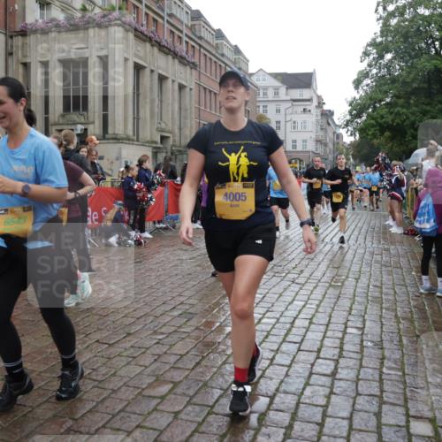13.09.2026 - Kiel Lauf Yannick Fuchs http://msf.ph/oto/10421263 13.09.2026 10:53:57 Ziel 1117, 2033, 2683, 3024, 3092, 3269, 3817, 3822, 3886, 4045, 4101, 4276, 4581, 4701, 4867, 5073, 5203, 5427, 5431, 5506, 5621, 5626, 5650, 5675, 5678, 5680, 5884, 6297, 6394, 7144, 7518, 7695, 8610, 8639, 9124, 9666, 9705, 10146, 10766, 11486, 11897, 183, 661, 1199, 1424, 1757, 2225, 2433, 2692, 2843, 3027, 3498, 3922, 3962, 4005, 4249, 4515, 4633, 4657, 5285, 5427, 5766, 5769, 5788, 6543, 6821, 7021, 7132, 7365, 7649, 11166, 11537, 11556, 12380, 243 meine-sportfotos.de