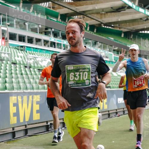 13.09.2026 - 21. swb-Marathon Bremen Michael Burmester http://msf.ph/oto/10421303 13.09.2026 12:59:18 Laufen im Stadion 141, 148, 191, 226, 232, 260, 342, 511, 672, 745, 789, 790, 972, 1080, 1119, 1166, 1191, 1199, 1209, 1281, 1493, 1494, 1516, 1642, 1647, 1931, 1933, 2088, 2210, 2289, 2343, 2367, 2397, 2425, 2481, 2517, 2570, 2577, 2686, 2771, 2806, 2807, 2827, 2885, 2899, 2914, 2953, 2961, 2979, 3015, 3021, 3098, 3120, 3124, 3138, 3148, 3186, 3190, 3233, 3273, 3338, 3435, 3516, 3531, 3534, 3560, 3652, 3655, 3695, 3861, 3930, 3933, 3934, 205 meine-sportfotos.de
