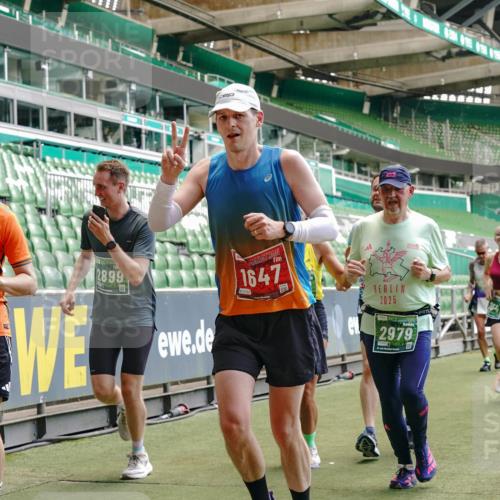 13.09.2026 - 21. swb-Marathon Bremen Michael Burmester http://msf.ph/oto/10421338 13.09.2026 12:59:19 Laufen im Stadion 141, 148, 191, 226, 232, 260, 342, 511, 672, 745, 789, 790, 972, 1080, 1119, 1166, 1191, 1199, 1209, 1281, 1493, 1494, 1516, 1642, 1647, 1931, 1933, 2088, 2210, 2289, 2343, 2367, 2397, 2425, 2481, 2517, 2570, 2577, 2686, 2771, 2806, 2807, 2827, 2885, 2899, 2914, 2953, 2961, 2979, 3015, 3021, 3098, 3120, 3124, 3138, 3148, 3186, 3190, 3233, 3273, 3338, 3435, 3516, 3531, 3534, 3560, 3652, 3655, 3695, 3861, 3930, 3933, 3934, 205 meine-sportfotos.de
