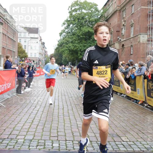 13.09.2026 - Kiel Lauf Yannick Fuchs http://msf.ph/oto/10421342 13.09.2026 09:43:19 Ziel 255, 623, 1508, 4256, 5929, 6377, 7099, 7532, 8066, 8808, 9933, 10047, 10118, 762, 1040, 1213, 3041, 3827, 3849, 3850, 4322, 5530, 7874, 8191, 8870, 9311, 9354, 9629, 11721, 11753, 12259, 12678, 40, 401, 1049, 1833, 1857, 4171, 7773, 7857, 7905, 8770, 8834, 10189, 10300, 10460, 11246, 12101, 12164, 12575, 142, 762, 3827, 4322, 8532, 9519, 9592 meine-sportfotos.de
