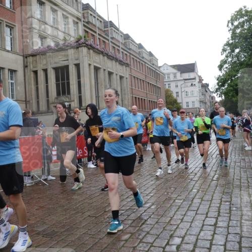 13.09.2026 - Kiel Lauf Yannick Fuchs http://msf.ph/oto/10421349 13.09.2026 10:54:05 Ziel 1740, 2471, 2683, 2746, 3024, 3269, 3293, 3649, 3886, 4045, 4101, 4264, 4276, 4525, 4581, 4582, 4867, 5119, 5392, 5506, 5621, 5626, 5650, 5675, 5678, 5680, 6519, 7276, 7518, 7535, 8925, 9088, 9517, 9618, 9666, 10084, 10119, 10146, 10443, 11486, 11961, 183, 661, 1117, 1199, 1424, 2033, 2225, 2433, 2692, 2843, 3027, 3092, 3498, 3817, 3822, 3922, 3962, 4249, 4515, 4633, 4657, 4701, 5073, 5203, 5285, 5427, 5431, 5626, 5766, 5884, 7021, 7132, 11166, 11537, 243 meine-sportfotos.de