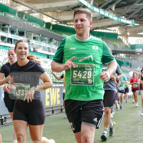 13.09.2026 - 21. swb-Marathon Bremen Michael Burmester http://msf.ph/oto/10421459 13.09.2026 13:22:13 Laufen im Stadion 128, 160, 211, 258, 343, 351, 423, 441, 571, 601, 620, 782, 851, 1060, 1094, 1157, 1158, 1177, 1178, 1259, 1316, 1344, 1417, 1518, 1657, 1669, 1676, 1691, 1729, 1788, 1808, 1846, 1883, 2139, 2201, 2213, 2258, 2290, 2414, 2504, 2526, 2551, 2619, 2632, 2652, 2660, 2685, 2711, 2736, 2828, 2954, 2964, 2995, 3004, 3010, 3022, 3034, 3070, 3074, 3144, 3225, 3351, 3505, 3530, 3682, 3784, 4020, 4054, 4406, 4407, 4431, 4584, 1506 meine-sportfotos.de