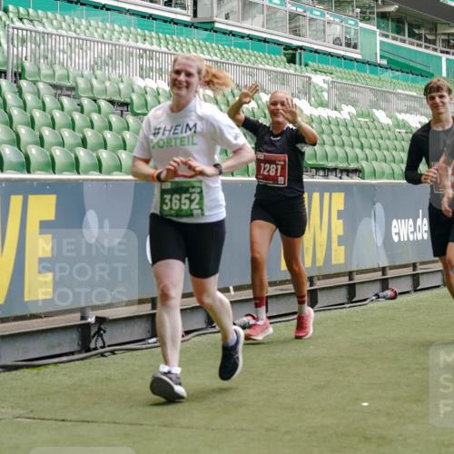13.09.2026 - 21. swb-Marathon Bremen Michael Burmester http://msf.ph/oto/10421569 13.09.2026 12:59:29 Laufen im Stadion 135, 141, 148, 191, 226, 232, 260, 342, 511, 651, 672, 745, 789, 972, 1080, 1119, 1166, 1209, 1281, 1368, 1493, 1494, 1516, 1642, 1647, 1861, 1931, 1933, 1935, 1963, 2088, 2210, 2289, 2293, 2306, 2343, 2367, 2425, 2481, 2517, 2570, 2577, 2686, 2771, 2806, 2807, 2827, 2885, 2899, 2914, 2953, 2961, 2979, 3015, 3021, 3076, 3098, 3105, 3120, 3124, 3148, 3190, 3233, 3273, 3338, 3354, 3435, 3480, 3516, 3531, 3534, 3560, 3652, 3655, 3729, 3855, 3861, 3930, 3933, 3934, 205 meine-sportfotos.de