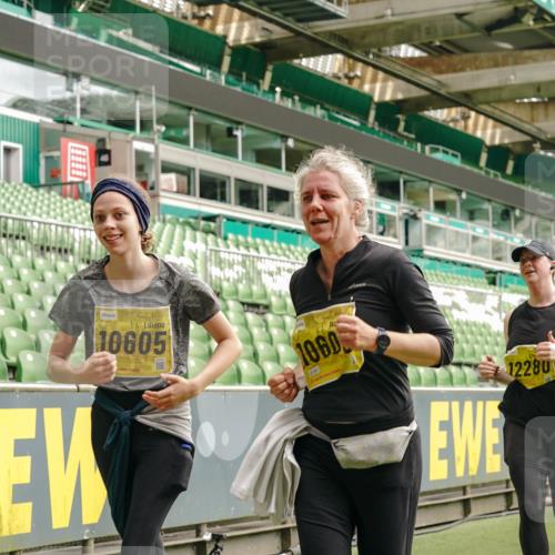 13.09.2026 - 21. swb-Marathon Bremen Michael Burmester http://msf.ph/oto/10421580 13.09.2026 10:45:05 Laufen im Stadion 10137, 10176, 10191, 10192, 10194, 10202, 10242, 10295, 10325, 10335, 10344, 10430, 10459, 10472, 10513, 10524, 10568, 10600, 10605, 10606, 10629, 10651, 10679, 10713, 10756, 10779, 10882, 10979, 10997, 10999, 11081, 11200, 11233, 11307, 11309, 11333, 11337, 11355, 11367, 11385, 11408, 11495, 11629, 11709, 11808, 11932, 11943, 12057, 12089, 12151, 12153, 12177, 12178, 12224, 12226, 12311, 12321, 12334, 12539, 10148, 10330 meine-sportfotos.de