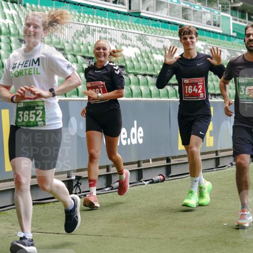 13.09.2026 - 21. swb-Marathon Bremen Michael Burmester http://msf.ph/oto/10421587 13.09.2026 12:59:30 Laufen im Stadion 135, 141, 148, 191, 226, 232, 260, 342, 511, 651, 672, 745, 972, 1080, 1119, 1166, 1209, 1281, 1368, 1493, 1494, 1516, 1642, 1647, 1861, 1931, 1933, 1935, 1963, 2088, 2210, 2289, 2293, 2306, 2343, 2367, 2425, 2481, 2517, 2570, 2577, 2686, 2771, 2806, 2807, 2827, 2885, 2899, 2914, 2953, 2961, 2979, 3015, 3021, 3076, 3098, 3105, 3120, 3124, 3148, 3190, 3233, 3273, 3338, 3354, 3435, 3480, 3516, 3531, 3534, 3560, 3652, 3729, 3855, 3861, 3930, 3933, 3934, 205 meine-sportfotos.de