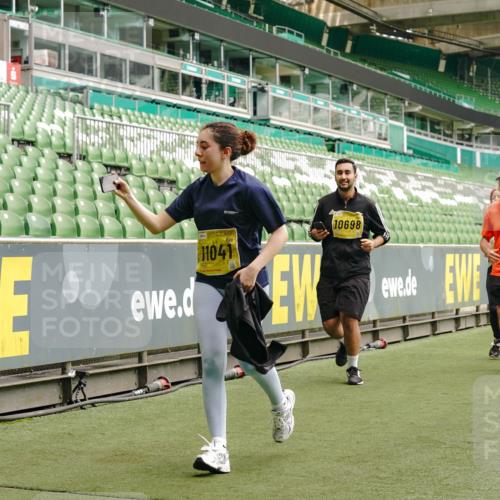 13.09.2026 - 21. swb-Marathon Bremen Michael Burmester http://msf.ph/oto/10421601 13.09.2026 10:45:07 Laufen im Stadion 10137, 10176, 10191, 10192, 10194, 10202, 10242, 10295, 10325, 10335, 10344, 10430, 10459, 10472, 10513, 10524, 10568, 10600, 10605, 10606, 10629, 10651, 10679, 10713, 10756, 10779, 10882, 10979, 10997, 10999, 11081, 11200, 11233, 11307, 11309, 11337, 11355, 11367, 11385, 11408, 11495, 11629, 11709, 11808, 11821, 11932, 11943, 12057, 12089, 12151, 12153, 12177, 12178, 12224, 12226, 12311, 12321, 12334, 12539, 10148, 10330 meine-sportfotos.de