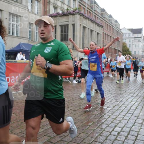 13.09.2026 - Kiel Lauf Yannick Fuchs http://msf.ph/oto/10421700 13.09.2026 10:54:41 Ziel 396, 796, 1063, 1287, 1940, 2506, 3939, 3950, 4091, 4502, 4772, 4938, 5302, 5821, 5923, 6166, 6889, 7046, 7696, 8222, 8484, 8542, 8867, 9297, 9424, 9462, 9633, 10015, 10740, 11529, 11760, 12268, 12529, 12710, 243, 394, 548, 932, 1127, 1343, 1613, 1765, 2196, 2259, 2471, 2579, 2746, 3293, 3337, 3649, 3729, 4246, 4310, 4525, 4582, 4827, 5318, 5392, 5560, 5578, 6063, 6208, 6519, 6571, 6887, 6888, 7276, 7558, 8328, 8640, 8711, 8849, 8925, 9400, 9462, 454 meine-sportfotos.de